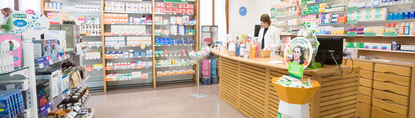 bancone della farmacia Sartorelli di Pedavena - Belluno